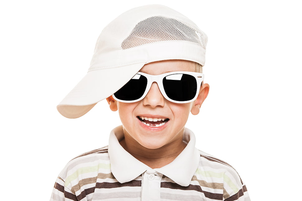 boy wearing white mesh cap ,white plastic framed sunglasses and white and gray polo shirt HD wallpaper